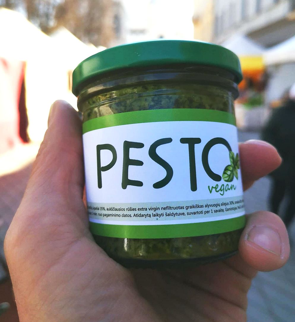Veganiškas bazilikų pesto